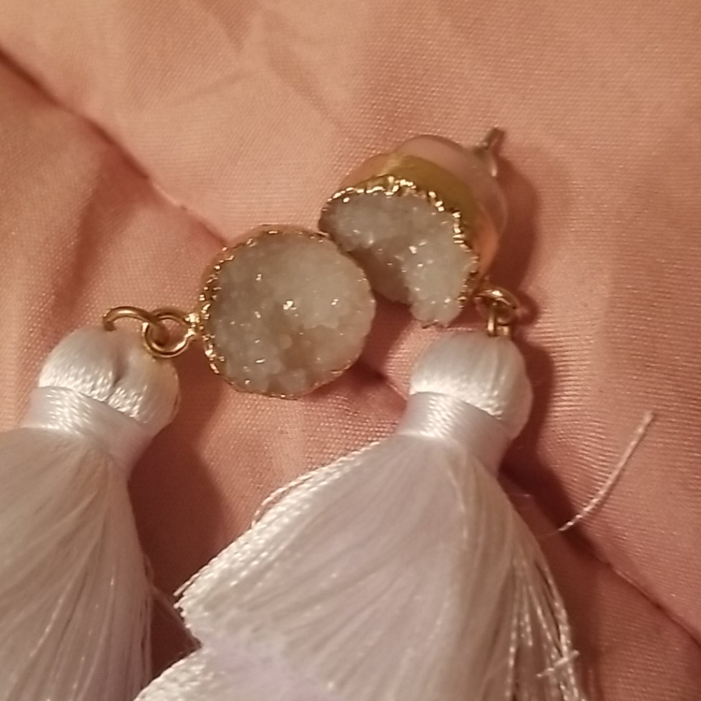 Thread earrings with stone - Picture 2 of 4